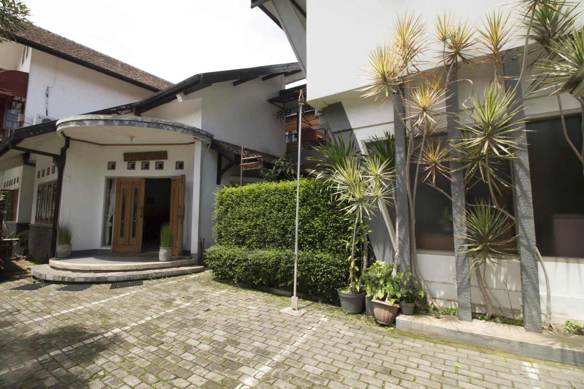 Reddoorz @ Setrasari Bandung Exterior foto